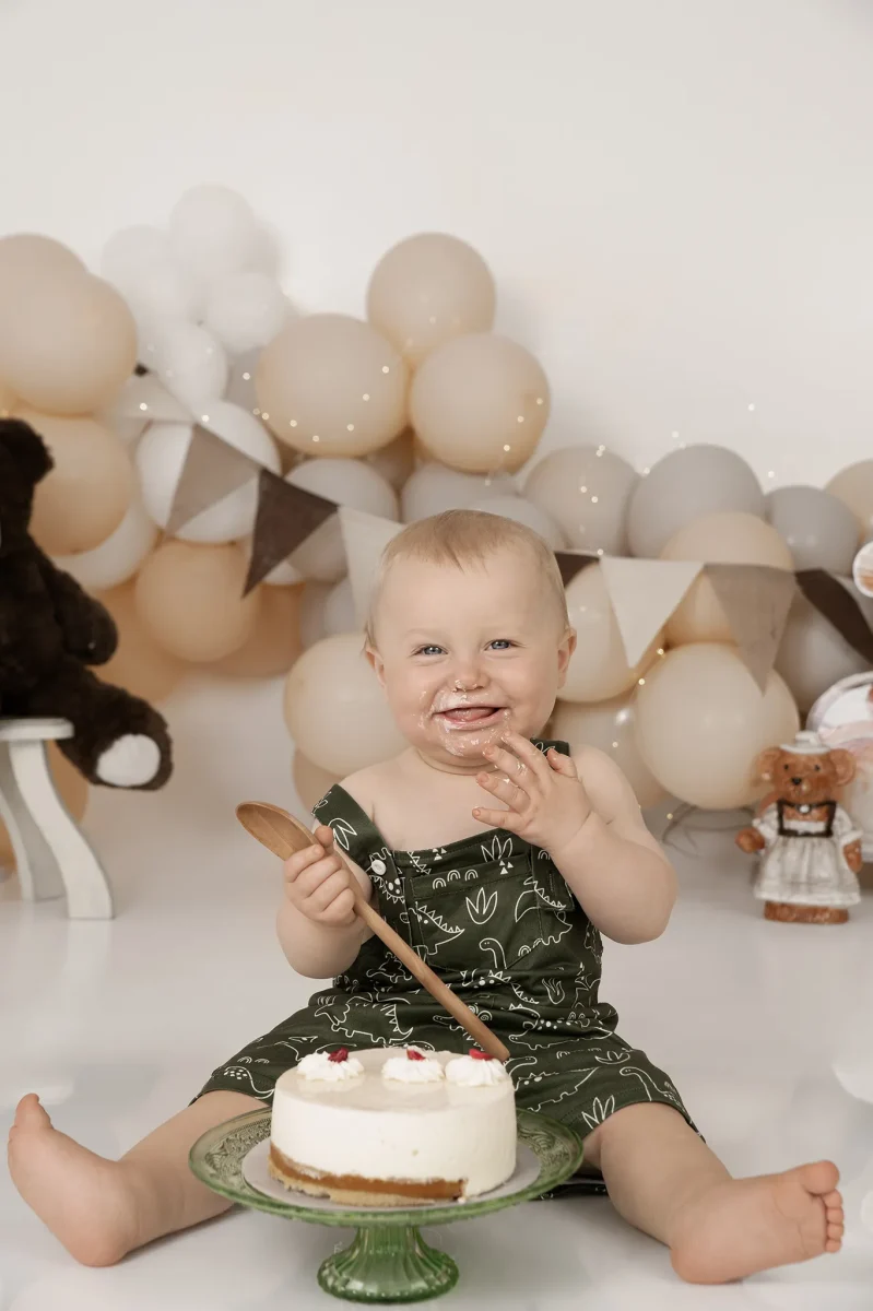 Cake smash fotosesija siauliuose — Silva Narkiene Photography