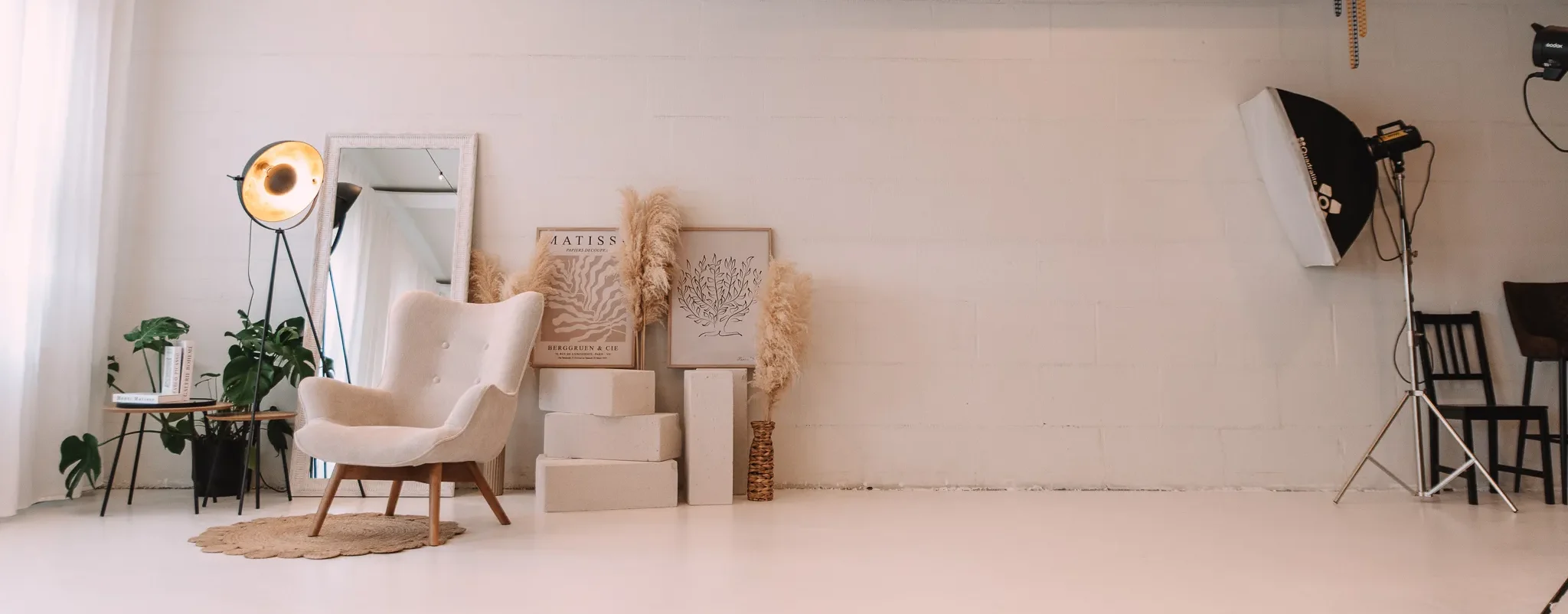 Minimalistė studio Šviesi jauki fotostudija Jūsų kūrybai Kaune