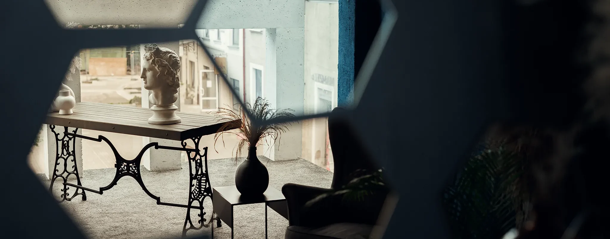 Til2-studija-A–stilingas-interjeras -ir-natūrali-šviesa