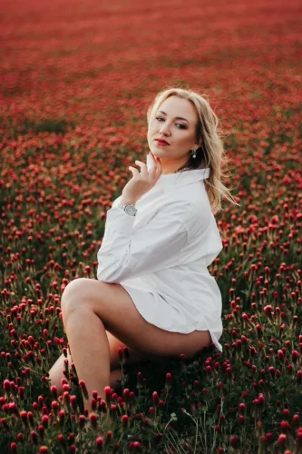 DoSa photography asmenines fotosesijos gamtoje klaipeda fotosesija dobilu pievoje, dobilu laukuose