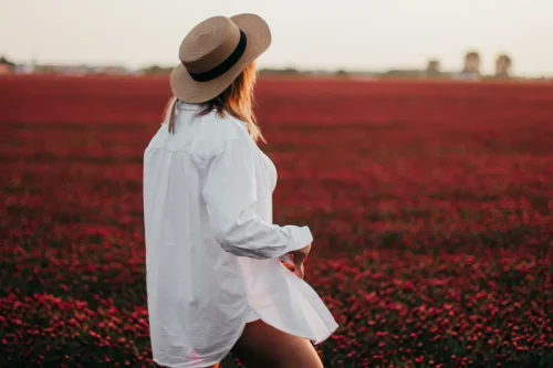 DoSa photography asmenines fotosesijos gamtoje klaipeda fotosesija dobilu pievoje, dobilu laukuose