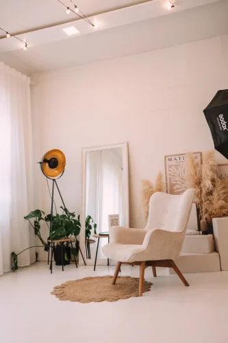 Minimaliste-studio-kaunas-erdve-tavo-kurybai-šviesi-foto-studija