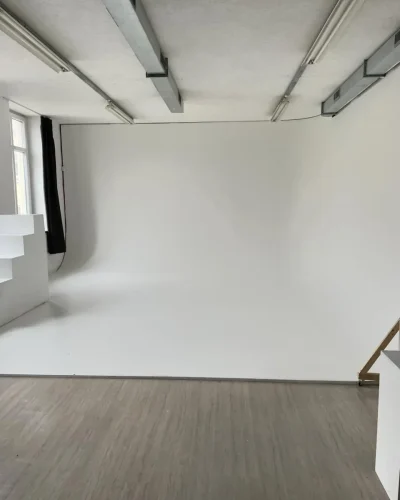 til2 studija b ciklorama